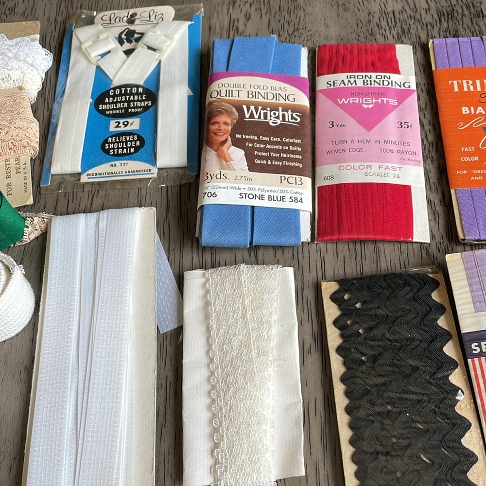 Lot of 38 Miscellaneous Sewing Items - Picture 3 of 11
